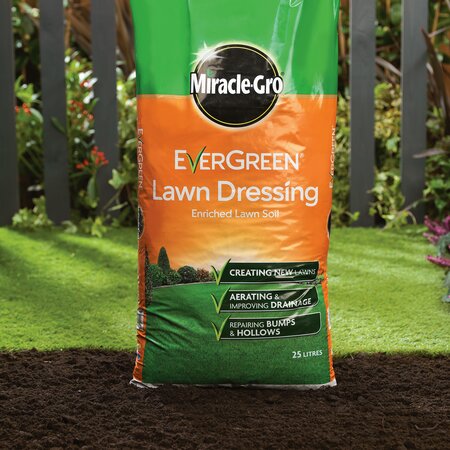 Miracle-Gro Lawn Dressing 25 Litre - image 2