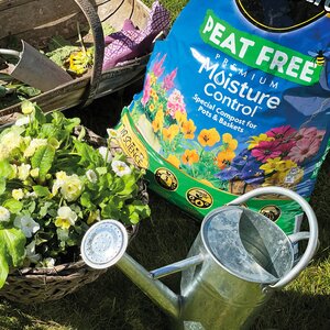 Miracle-Gro Moisture Control Peat Free 40 Litre - image 2